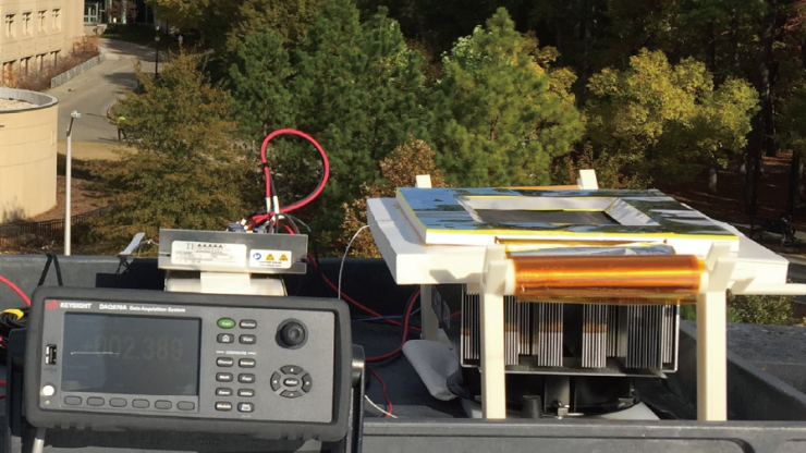 Dual-mode heating and cooling device prototype for solar building climate control 