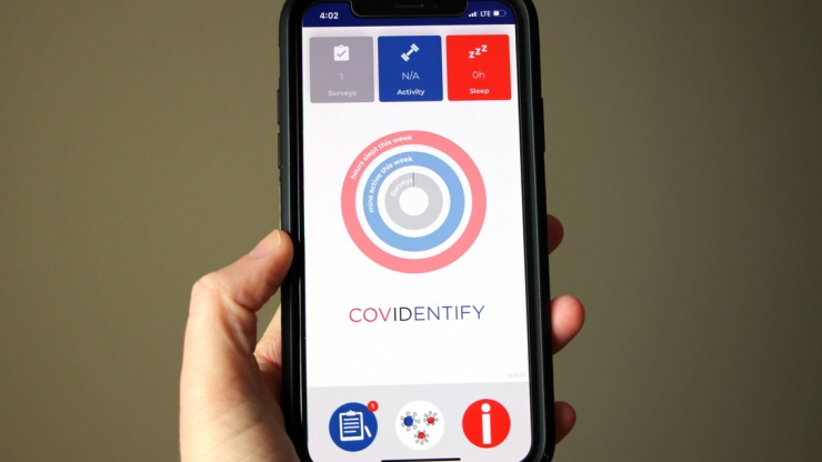 The CovIdentify team uses biometric data from smartwatches and smartphones to identify early signs of COVID-19 infection. 