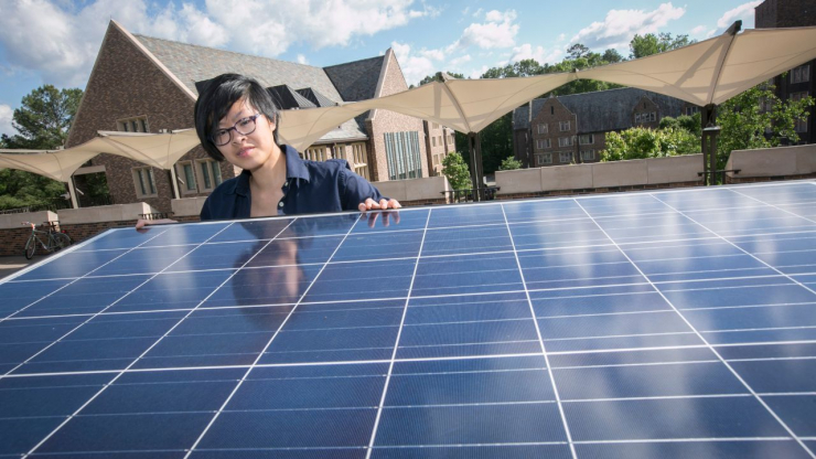 Students installs solar panels on Duke campus