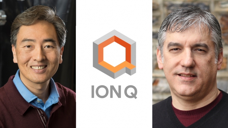 Jungsang Kim and Chris Monroe flanking the IonQ logo